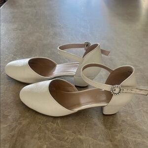 Elegant Cream Women's Shoes with Ankle Strap